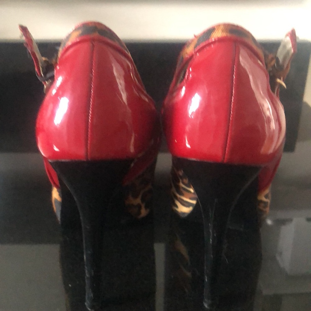 Guess red patent leather leopard print open toe Sexy stilettos Size 7 1/2 - Picture 5 of 9